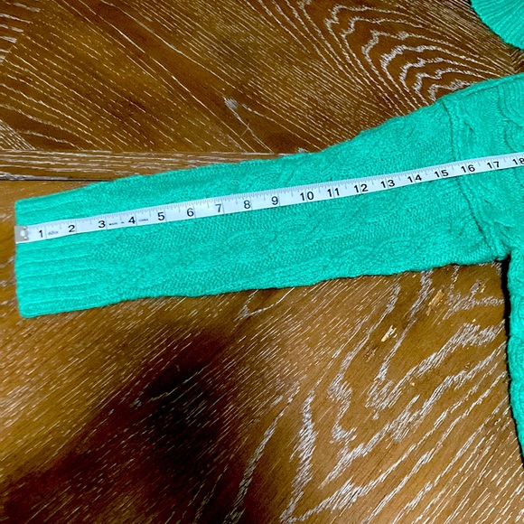 (NWOT) AMERICAN EAGLE OUTFITTERS Cable Knit V-Neck Cropped Hoodie Sweater 🦅 - Picture 11 of 13